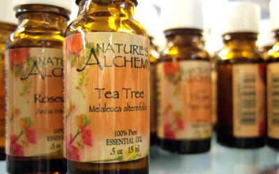 Teebaumöl gegen Akne
