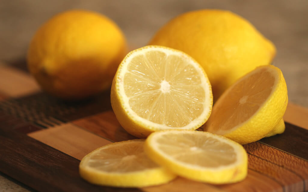 Zitrone gegen Akne